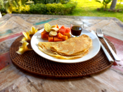 Panncake with palmsirup and fruits